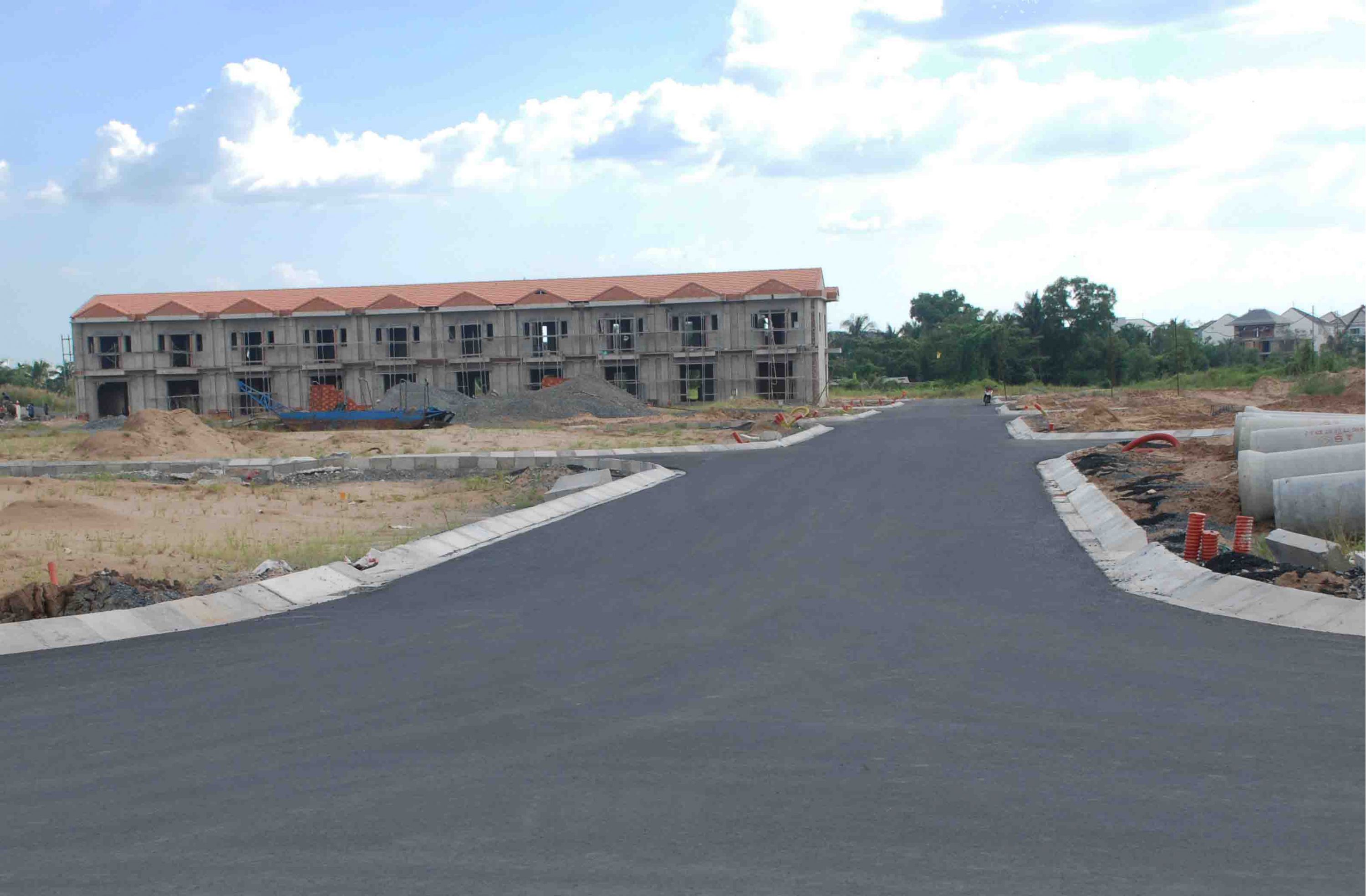 Thi công thảm nhựa trong KDC Vĩnh Phú I - Giai đoạn 2